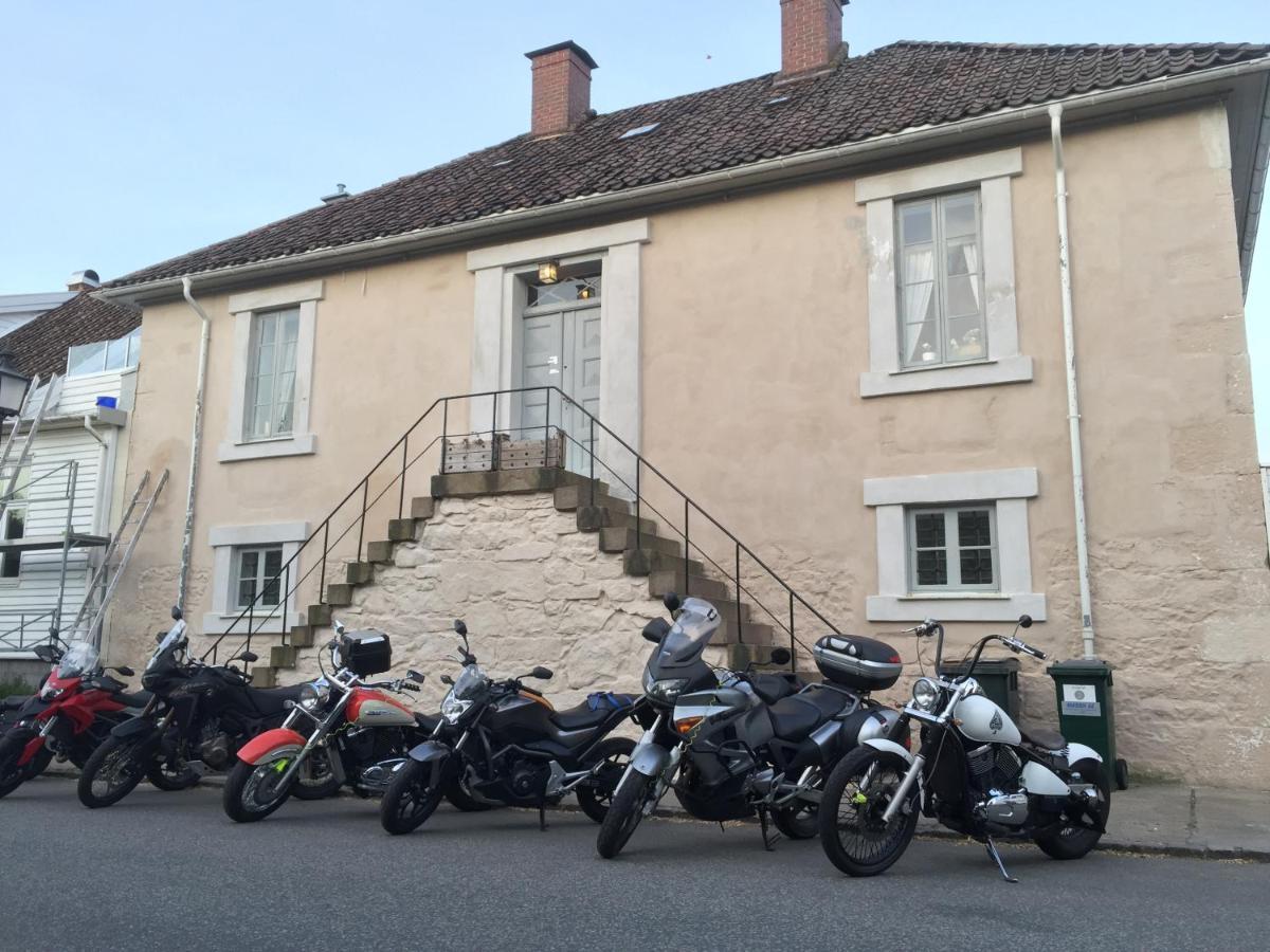 The Old Jailhouse Mandal Hostel Екстериор снимка